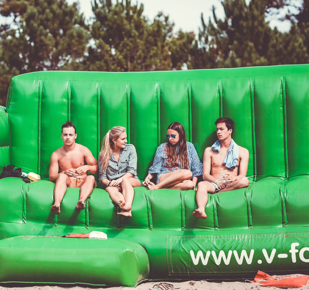 V-Couch